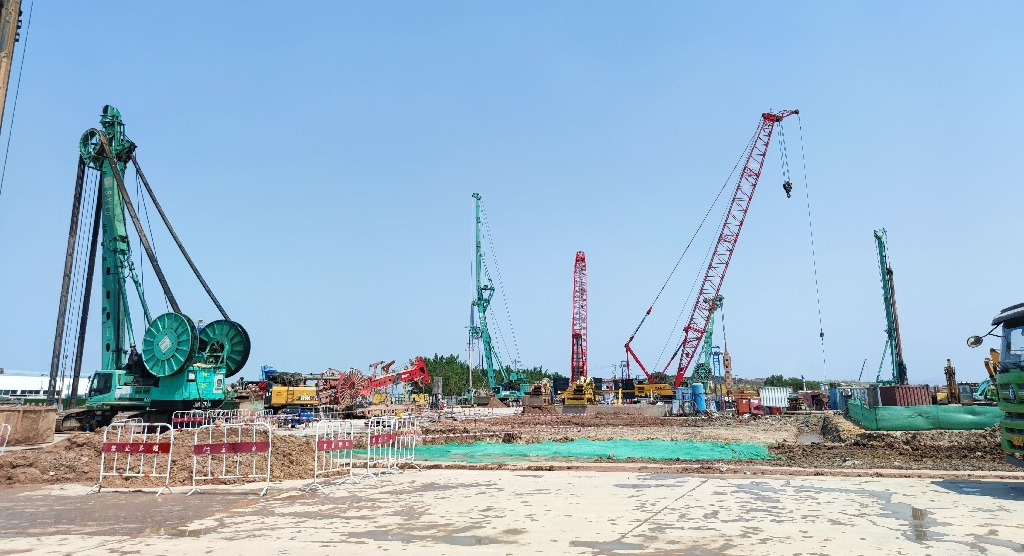 金泰抓鉆銑設備馬力全開,匯戰“羊城花冠”白云機場T3航站樓