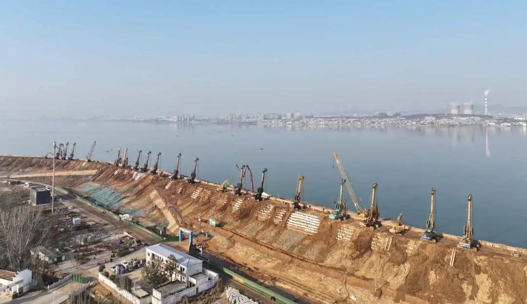 金泰SG系列抓斗主導(dǎo)白龜山水庫(kù)除險(xiǎn)加固工程，設(shè)備占比高達(dá)85%